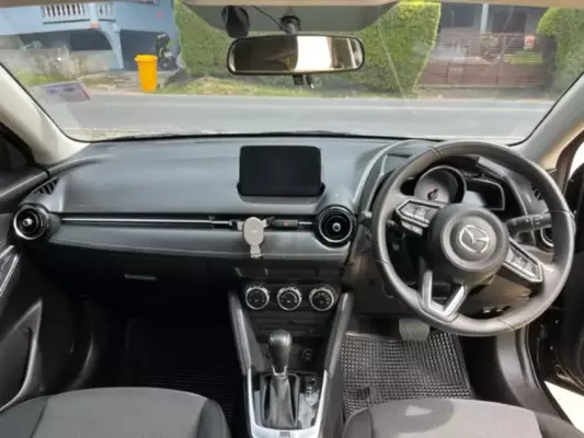 Mazda 2 для аренды в Клонг Муанге