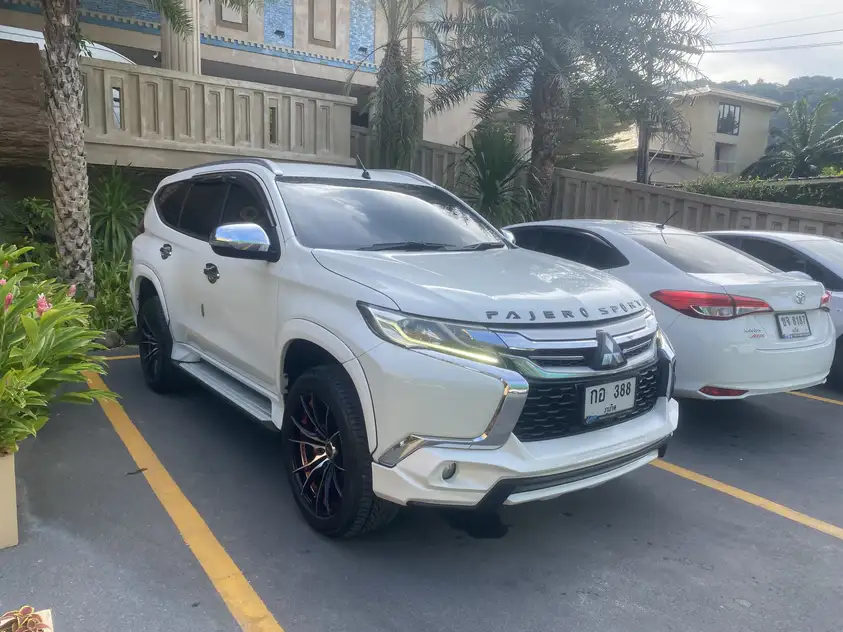Mitsubishi Pajero ให้เช่าใน ประเทศไทย
