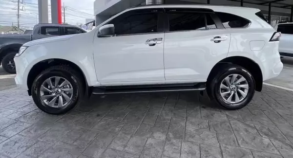 Isuzu MU-X for rent in Chalong