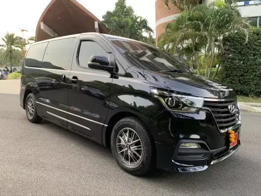 Hyundai H1 for rent in Cape Panwa