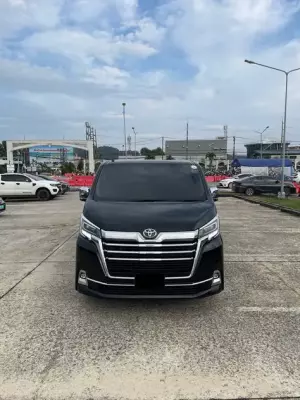 Toyota Majesty ให้เช่า ที่ประเทศไทย