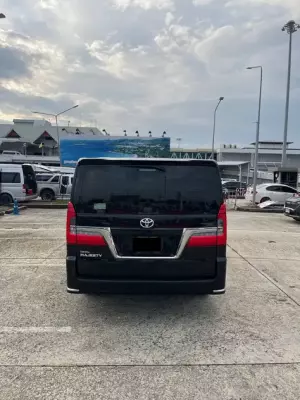 Toyota Majesty ให้เช่า ที่ประเทศไทย