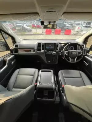 Toyota Majesty ให้เช่า ที่ประเทศไทย