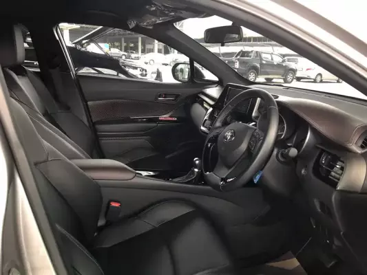 Toyota C-HR для аренды в Бангкоке