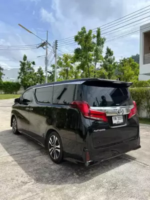 Toyota Alphard for rent in Karon