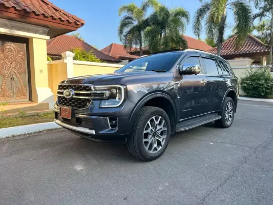 Ford Everest for rent in Maenam
