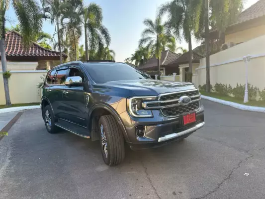 Ford Everest for rent in Maenam