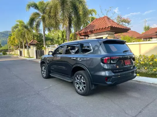 Ford Everest for rent in Maenam