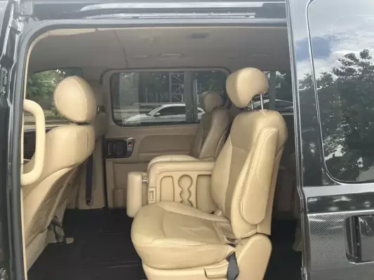 Hyundai H1 for rent in Thailand