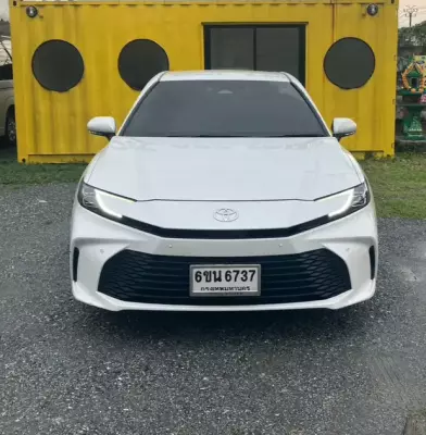 Toyota Camry for rent in Samut Prakan