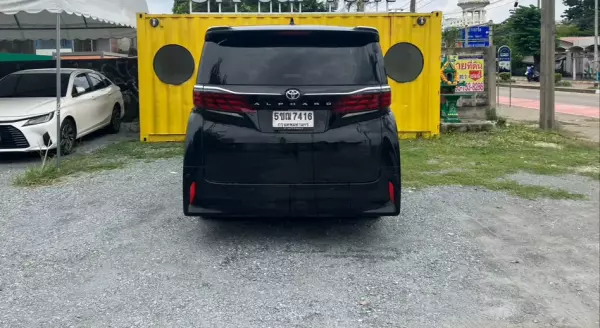 Toyota Alphard for rent in Thailand