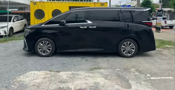 Toyota Alphard for rent in Thailand