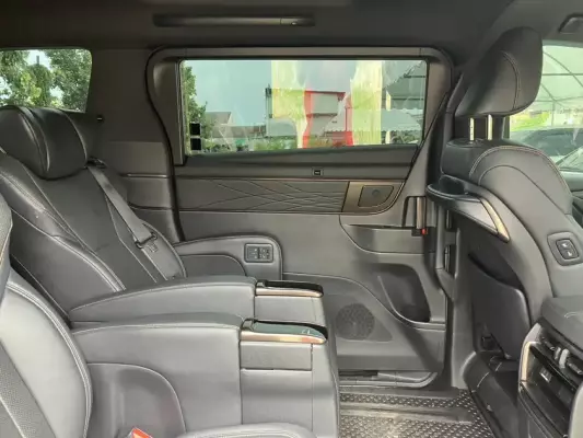 Toyota Alphard for rent in Thailand