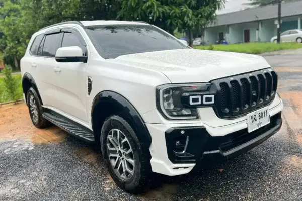 Ford Everest for rent in Maenam